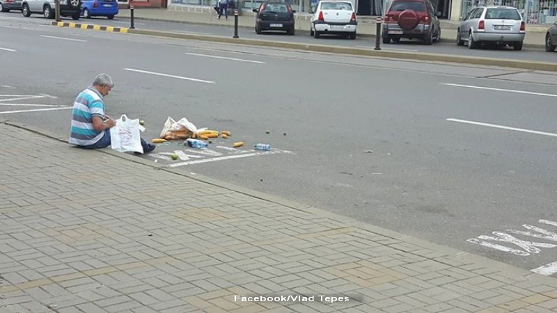 Călător umilit în maxi-taxi. "Şoferul urla, l-a dat jos, i-a aruncat lucrurile"