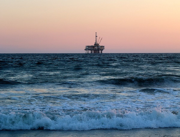 Restricții dure: gazele și țițeiul din Marea Neagră, extrase doar cu acordul armatei