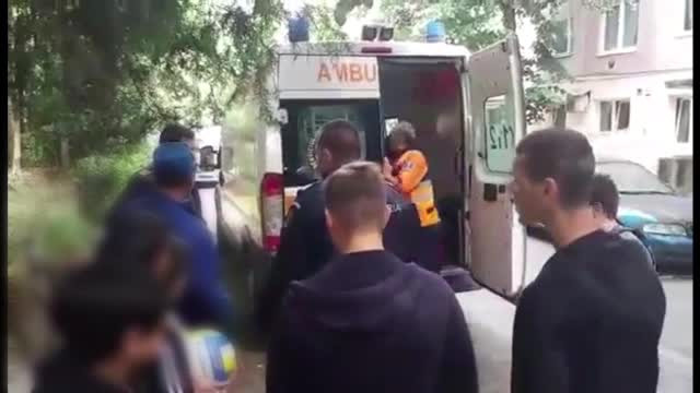 Fată de 17 ani, înjunghiată de mama ei, care refuzase să-și ia medicamentele