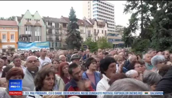 Protest în fața Liceului Romano-Catolic din Târgu Mureș. Scandalul afectează relațiile cu Ungaria