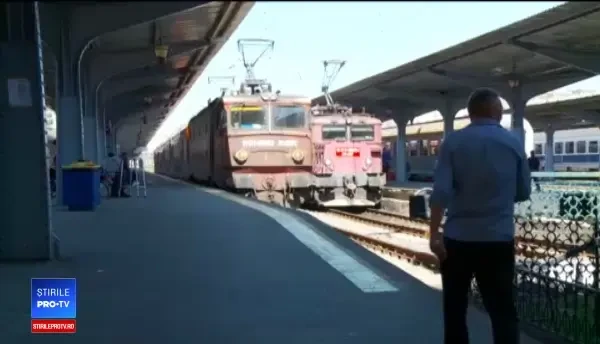 Întârzieri de până la 5 ore în Gara de Nord. Explicația CFR și revolta călătorilor