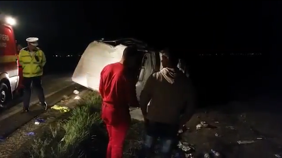 Impact între un microbuz cu pasageri și un TIR, în Brașov. Un bărbat a murit