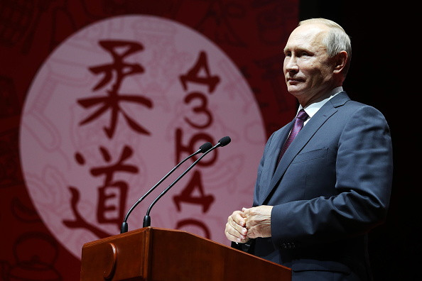 Putin l-a ironizat pe secretarul de stat american, Rex Tillerson: "A nimerit într-un anturaj prost"