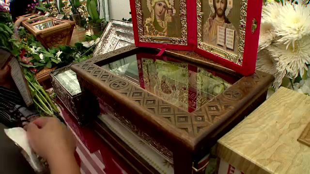 O mare de credincioşi! Mii de oameni, prezenţi la Biserica Sfânta Maria din Constanţa