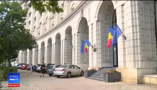 Rectificare bugetară: Guvernul taie investițiile ca să aibă bani de pensii și salarii