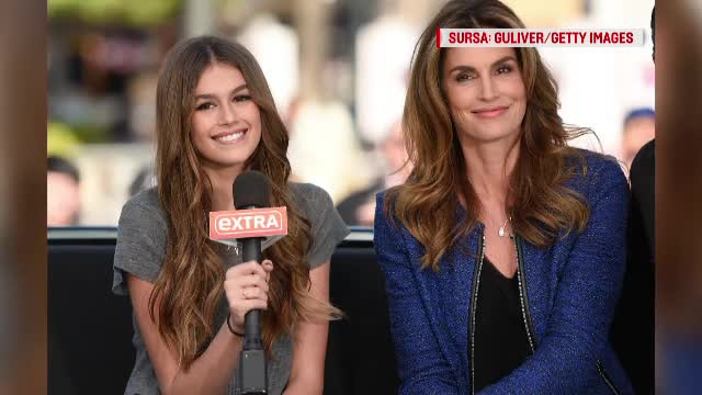 Prima defilare a Kaiei Gerber, fiica de 15 ani a supermodelului Cindy Crawford