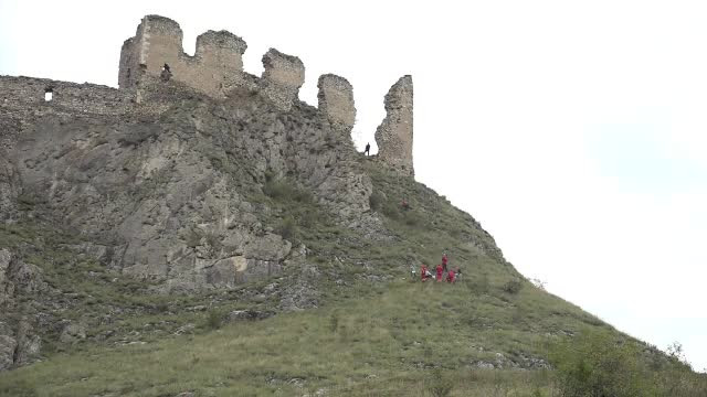 Un bătrân a căzut de pe zidurile unei cetăţi din Alba
