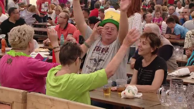 Oktoberfest: s-a dat startul petrecerii. Cu ce se vor delecta iubitorii de bere