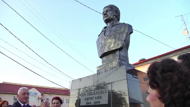 Bust al lui Ion Dolănescu, ridicat în satul său natal