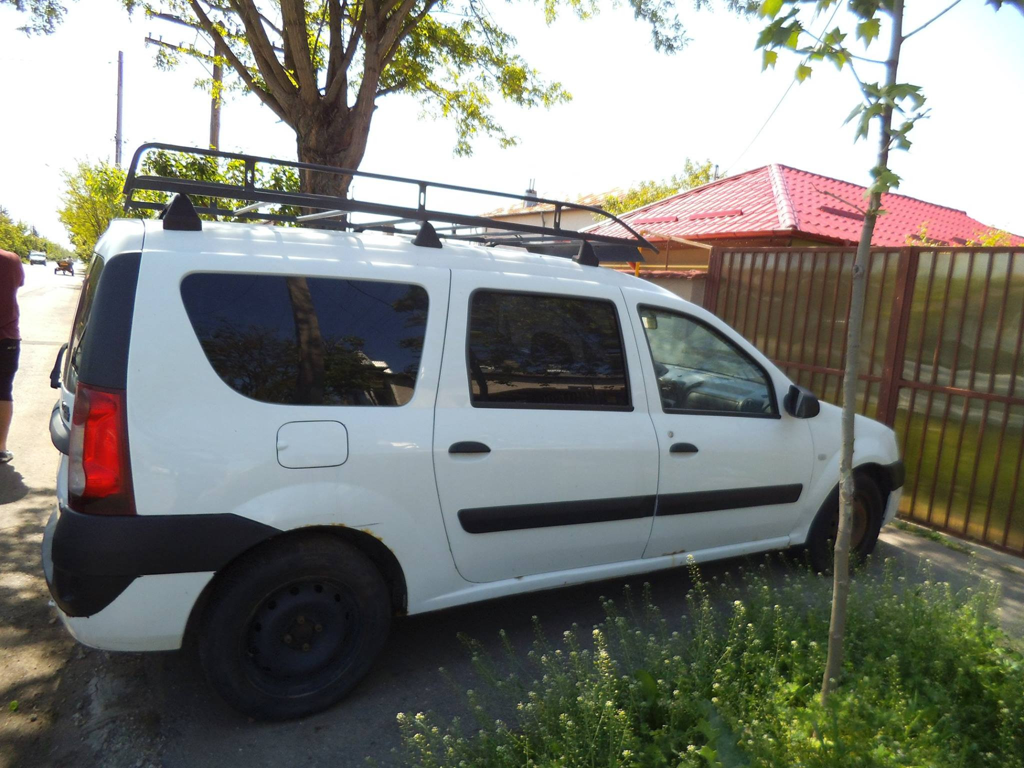 Noi licitații ANAF. Dacie Logan de la 2.502 lei TVA inclus