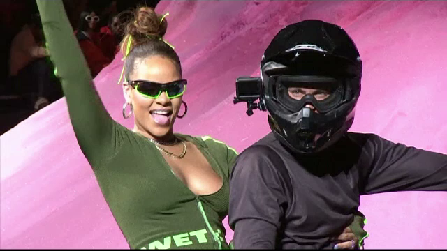 Săptămâna Modei de la New York: Rihanna și-a lansat propria linie vestimentară