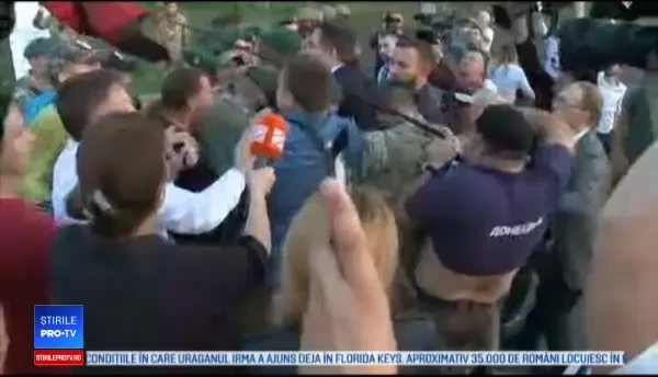 Mihail Saakaşvili, însoțit de sute de susținători, a forțat intrarea în Ucraina