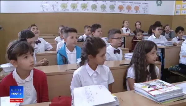 Prima zi de şcoală, întâmpinată cu emoţie şi nerăbdare de către peste două milioane de elevi şi preşcolari