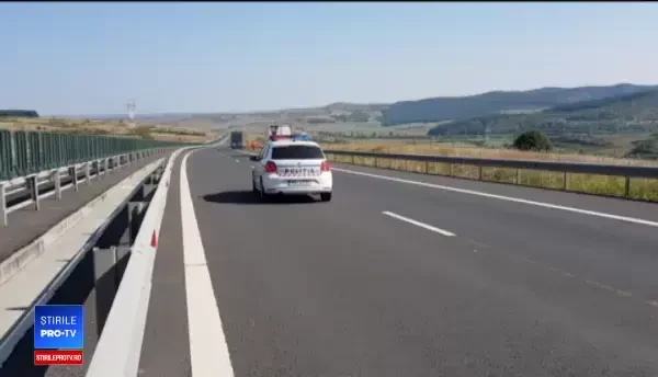 Poliţist în stare gravă după ce a fost spulberat de un TIR pe autostrada Sibiu-Deva
