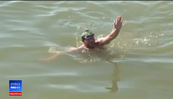 Avram Iancu, primul om din lume care vrea să parcurgă înot toată Dunărea, a ajuns la Galați