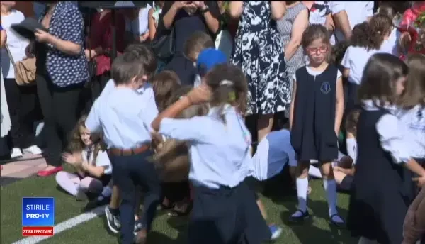 Noul an școlar început cu zâmbete și emoții de 2,5 milioane de elevi