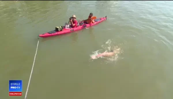 Avram Iancu, primul om din lume care vrea să parcurgă înot toată Dunărea, a ajuns la Galați