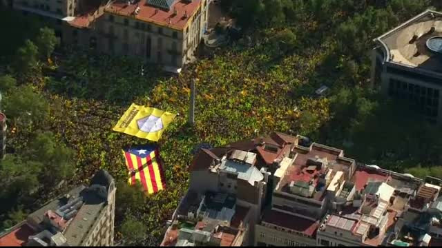 Jumătate de milion de oameni în stradă pentru independenţa Cataloniei