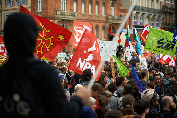 Macron se confruntă cu primele proteste în calitate de președinte