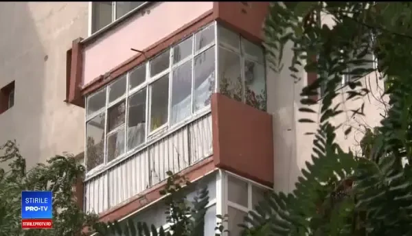 Adio haine puse la uscat în faţă blocului! Decizia luată de Primăria Buzăului