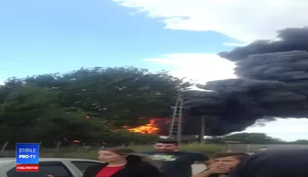 Incendiu la o fabrică de vopseluri, o persoană fiind grav rănită şi patru intoxicate cu fum