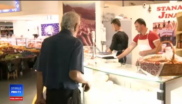 Românii încep să simtă în portofel scumpirile. Produsele pentru care dăm cu 25% mai mult ca anul trecut