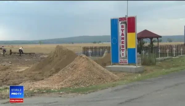 Primariile mici, în pragul falimentului după mărirea salariilor. Ce le-au transmis Tudose și Dragnea