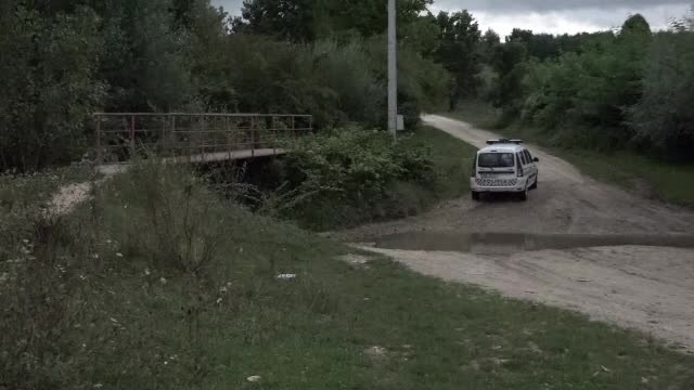 Şi-a băgat bebeluşul într-un sac şi l-a aruncat în pârâu. Cum a fost salvat