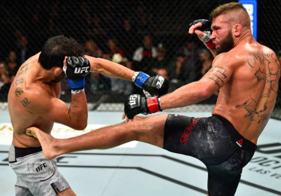 Oamenii s-au speriat cand au vazut imaginea horror! Cum arata piciorul unui luptator din UFC dupa ce a fost distrus in ring