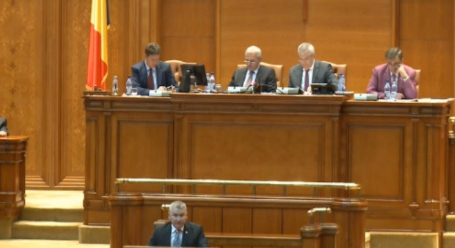 Parlamentul României cere Ucrainei să rezolve rapid situaţia învăţământului în limbile minorităţilor