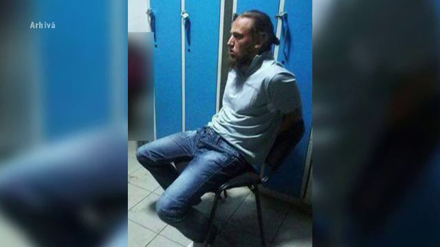 Mama bărbatului care a omorât un polițist în gara Suceava spune că fiul ei a fost ucis după gratii