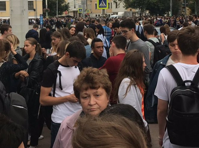 Peste 20.000 de oameni au fost evacuaţi la Moscova. Ameninţări cu bombă "aproape simultane"