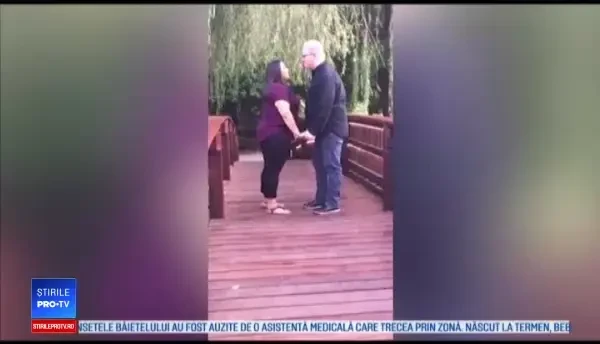 A vrut să-şi ceară iubita de soţie, dar a scăpat inelul în lac