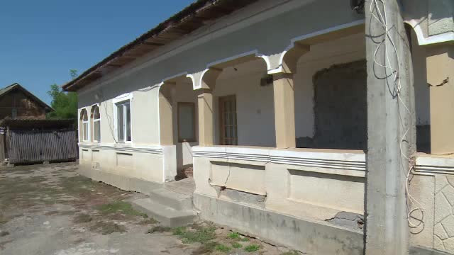 A invitat acasă o tânără cunoscută pe Internet, iar ea l-a jefuit