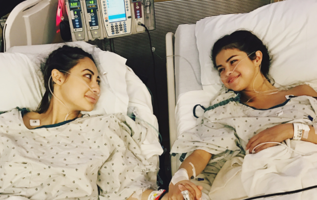 Selena Gomez a suferit un transplant de rinichi. Cine i-a donat organul
