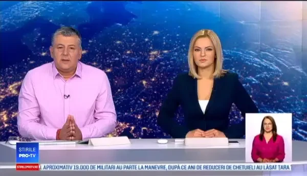 O maşină în flăcări a luat-o la vale pe o stradă din Londra