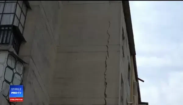 Cinci persoane, între care un copil de 11 ani, rănite în urma exploziei din Botoșani. Un apartament, distrus complet