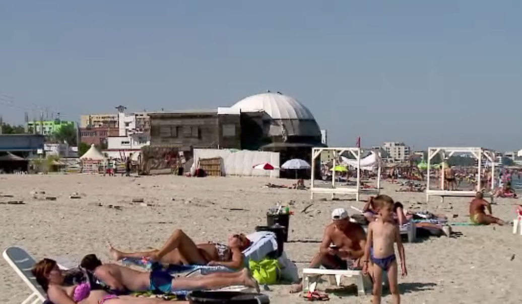 Prețuri mici și vreme caldă pe litoral. ”E mult mai frumos decât vara”