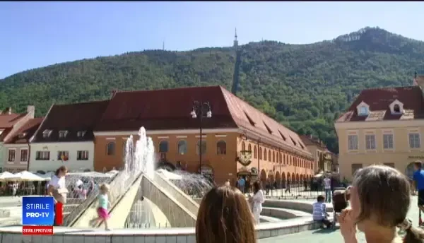 Vremea caldă a atras la munte mai mulți turiști decât în sezon. ”Vând azi 300 kg de înghețată”