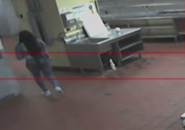 Tânără de 19 ani găsită moartă în camera frigorifică a unui hotel. Ce au surprins camerele