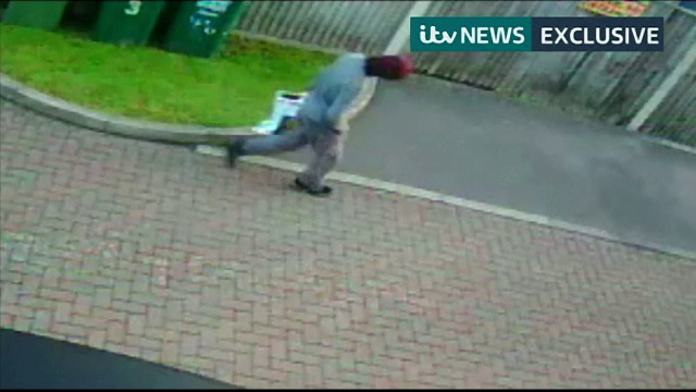 Suspectul principal în atentatul cu bombă de la metroul londonez, surprins de camere