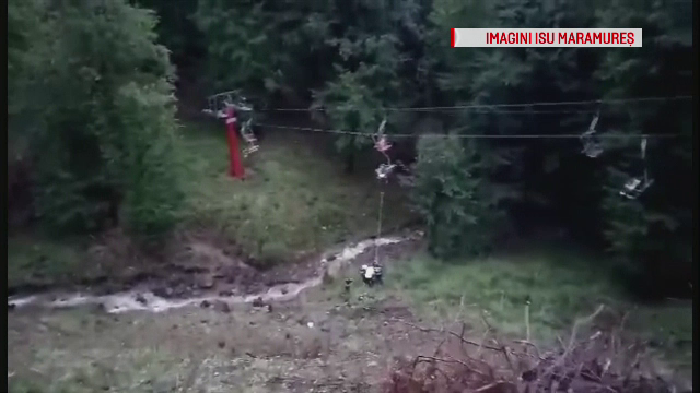 Zeci de turişti, blocaţi în telescaun din cauza unei pene de curent. Cum au fost salvaţi