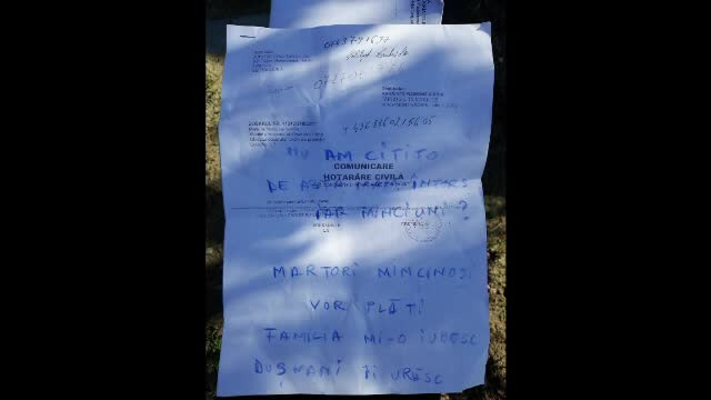 Un bărbat ţine sub teroare un sat din Gorj. "A pus berea pe maşina poliţiştilor"