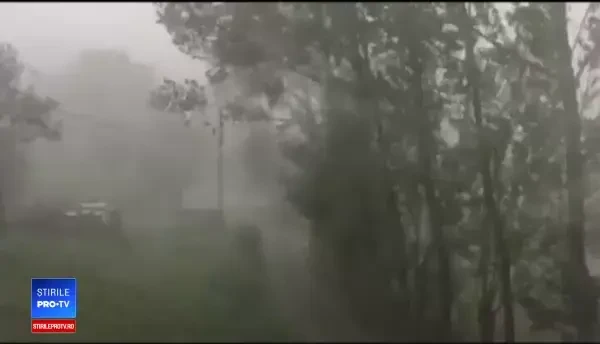 Zeci de turişti, blocaţi în telescaun din cauza unei pene de curent. Cum au fost salvaţi