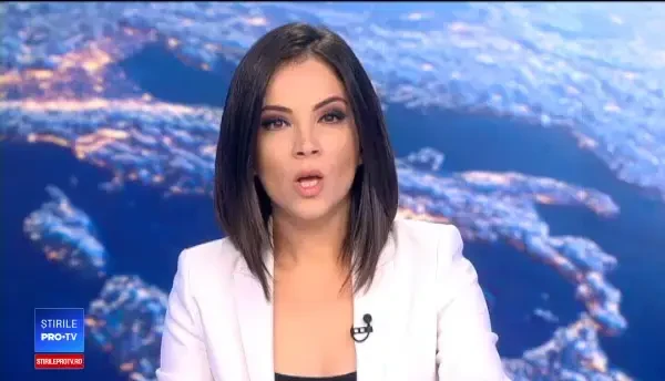 Trenul Bucureşti – Baia Mare, blocat după 18 ore de mers. Mecanicul a fost nevoit să taie copacii căzuţi cu o drujbă