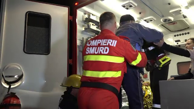 Panică într-un cartier din Târgu Mureș. Zeci de familii evacuate după ce un apartament a luat foc