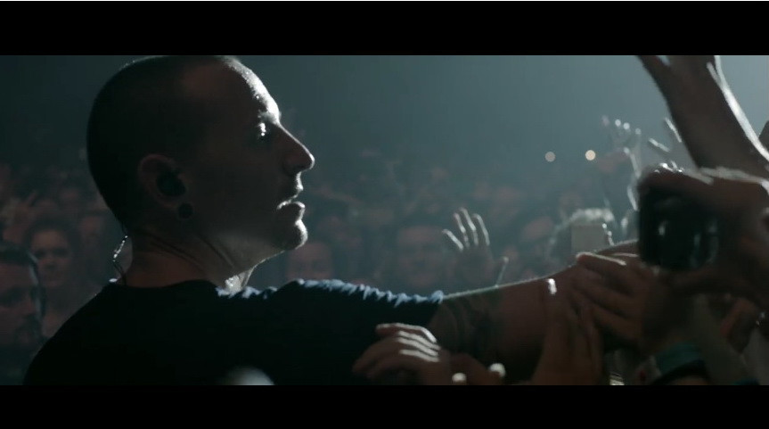 Linkin Park a lansat un videoclip în memoria lui Chester Bennington: ”One more light”