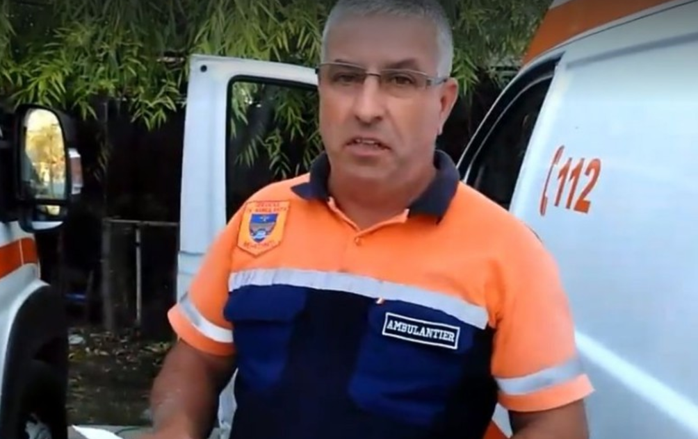 Amenda primită de un şofer de pe ambulanţă pentru că a lovit un mistreţ în timp ce mergea la un pacient