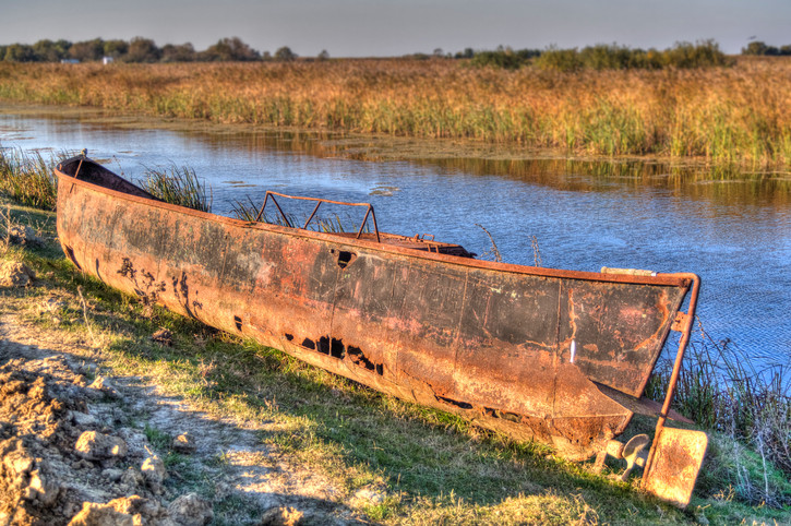 Autorităţile îşi bat joc de Dunăre. Navele de croazieră opresc doar dacă moare cineva, canalizarea se varsă în fluviu