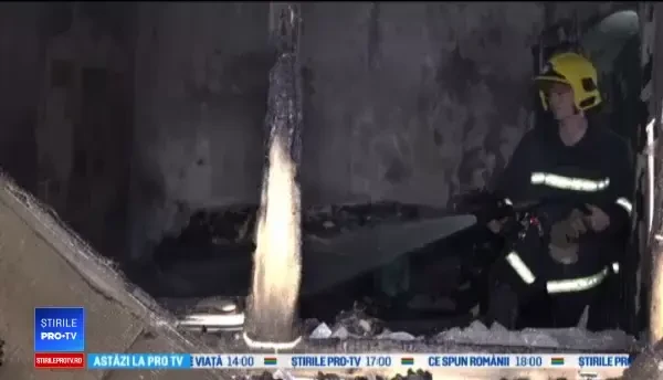 Panică într-un cartier din Târgu Mureș. Zeci de familii evacuate după ce un apartament a luat foc